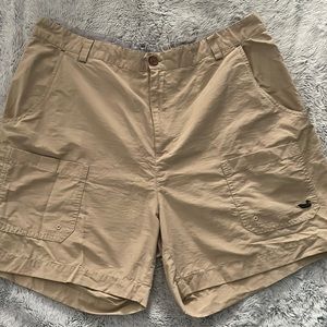 Mens Southern Marsh Khaki fishing shorts size XL